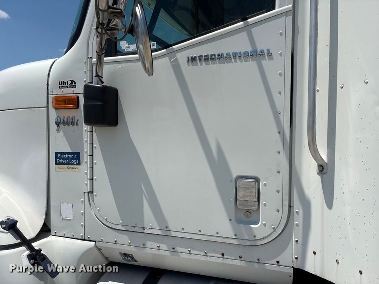image for item EU0597 2006 International L9427 semi truck