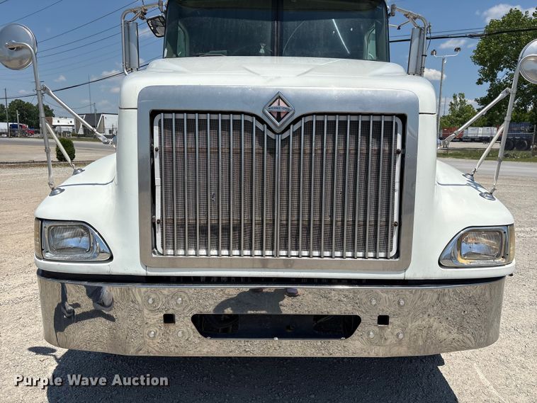 image for item EU0597 2006 International L9427 semi truck