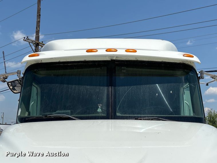 image for item EU0597 2006 International L9427 semi truck