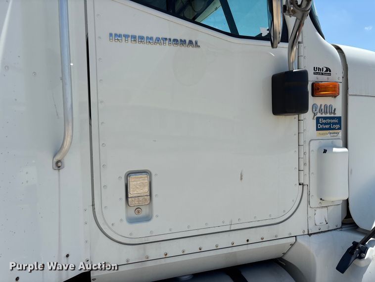 image for item EU0597 2006 International L9427 semi truck