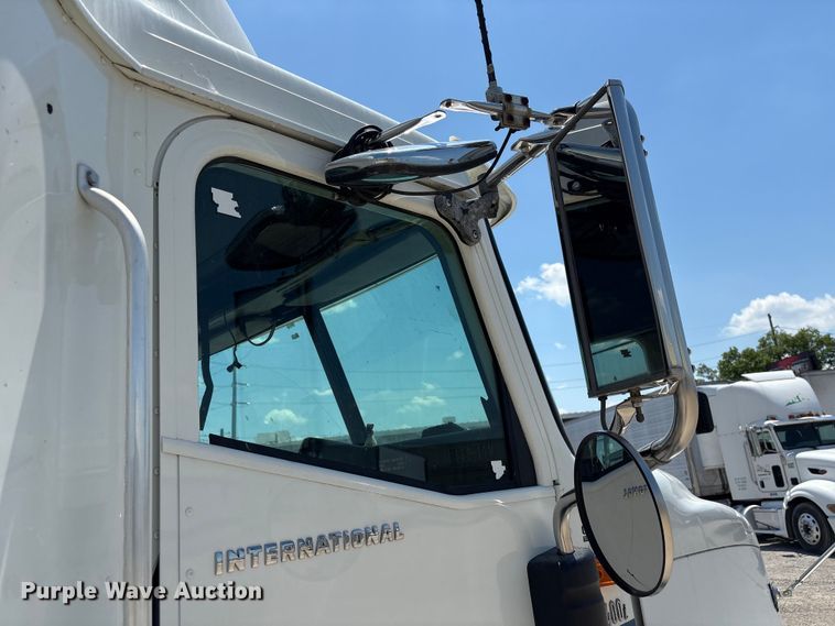 image for item EU0597 2006 International L9427 semi truck
