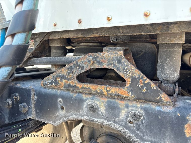 image for item EU0597 2006 International L9427 semi truck
