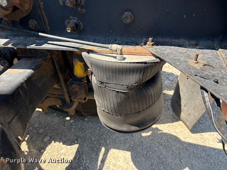 image for item EU0597 2006 International L9427 semi truck