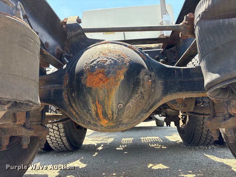 image for item EU0597 2006 International L9427 semi truck