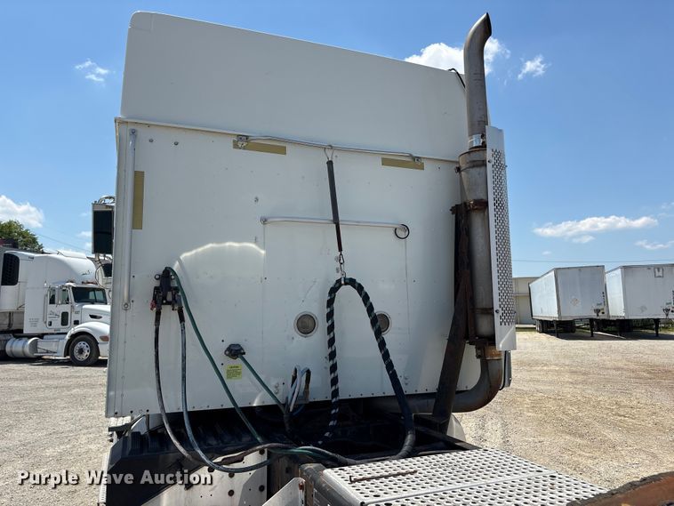 image for item EU0597 2006 International L9427 semi truck