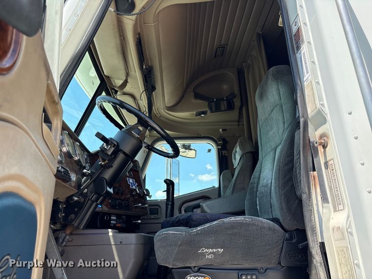 image for item EU0597 2006 International L9427 semi truck