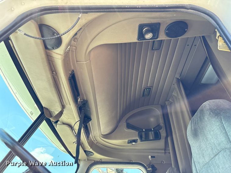 image for item EU0597 2006 International L9427 semi truck