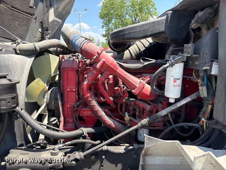 image for item EU0597 2006 International L9427 semi truck