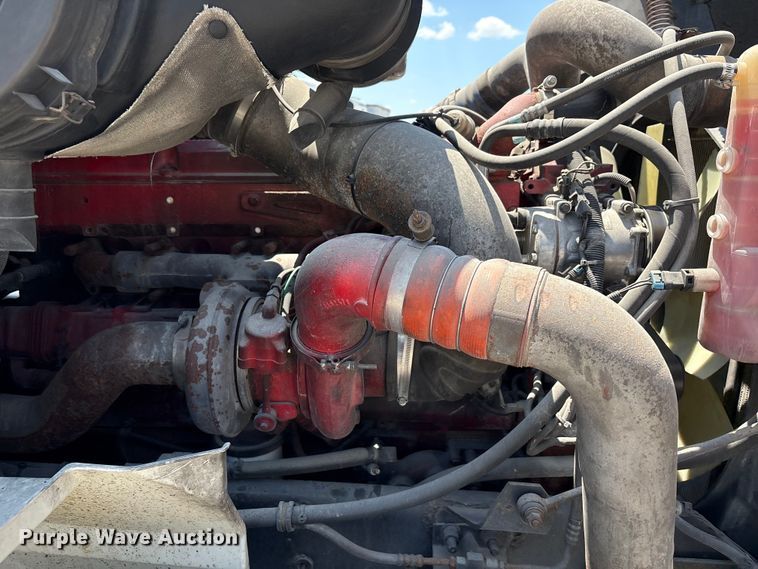 image for item EU0597 2006 International L9427 semi truck