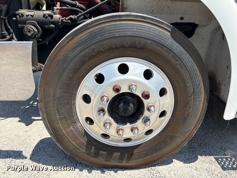 image for item EU0597 2006 International L9427 semi truck
