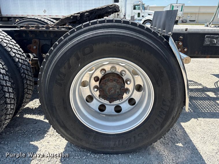 image for item EU0597 2006 International L9427 semi truck