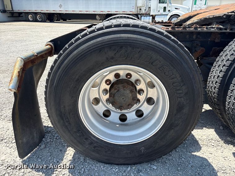 image for item EU0597 2006 International L9427 semi truck
