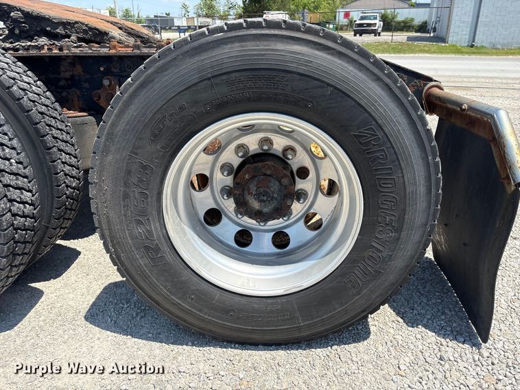 image for item EU0597 2006 International L9427 semi truck