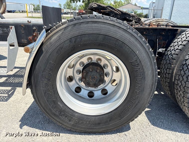 image for item EU0597 2006 International L9427 semi truck
