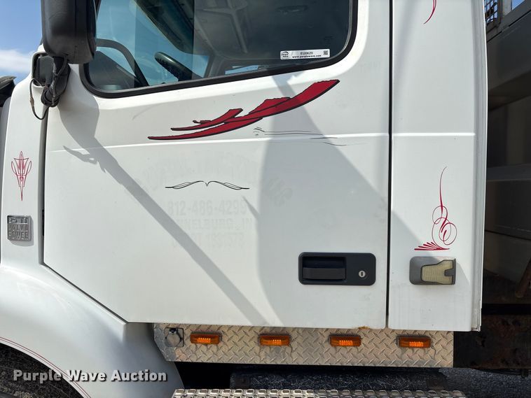image for item EU0620 2009 Volvo VNM dump flatbed truck