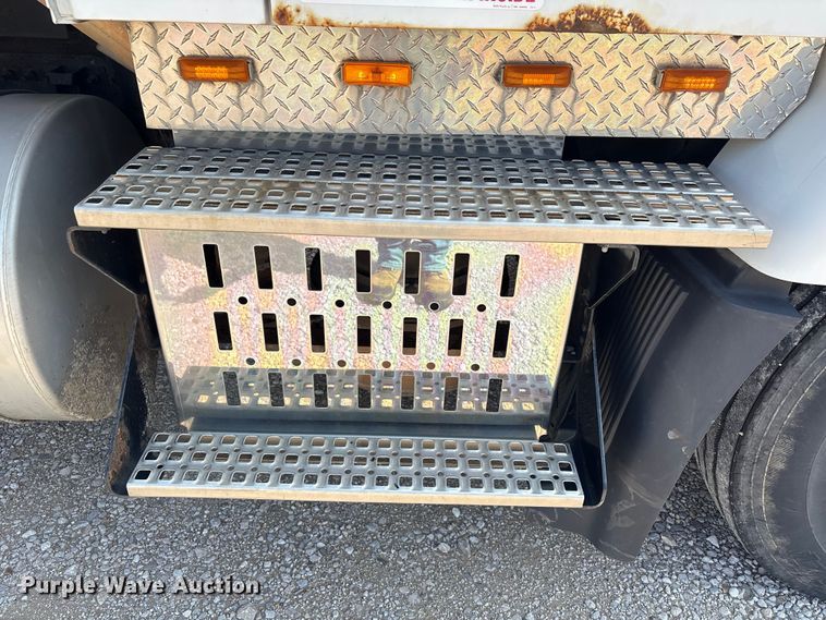 image for item EU0620 2009 Volvo VNM dump flatbed truck