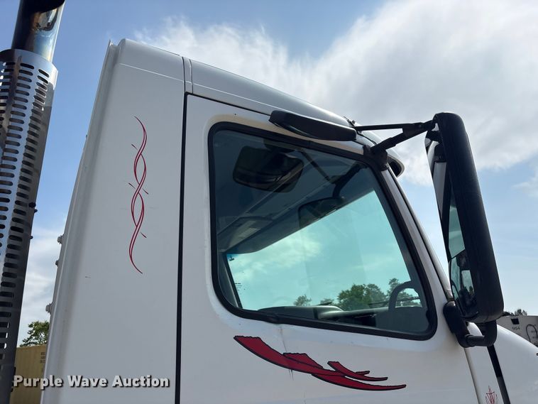 image for item EU0620 2009 Volvo VNM dump flatbed truck