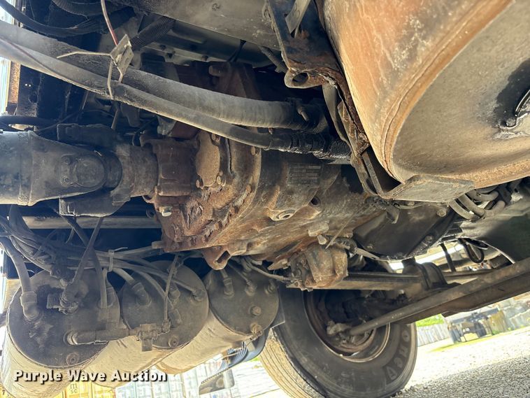 image for item EU0620 2009 Volvo VNM dump flatbed truck