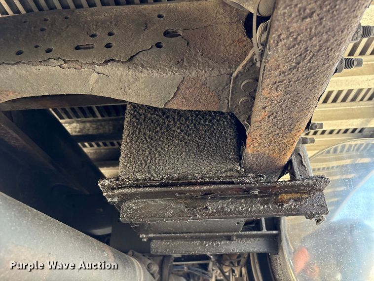 image for item EU0620 2009 Volvo VNM dump flatbed truck