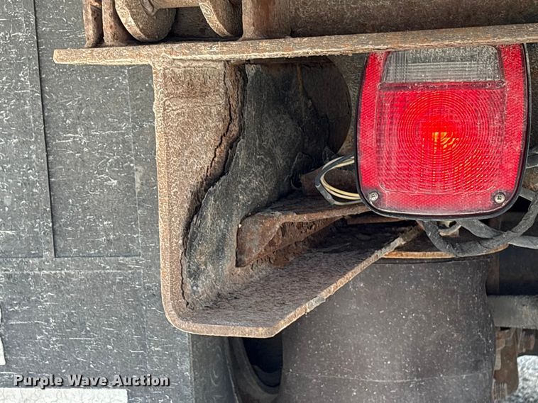 image for item EU0620 2009 Volvo VNM dump flatbed truck