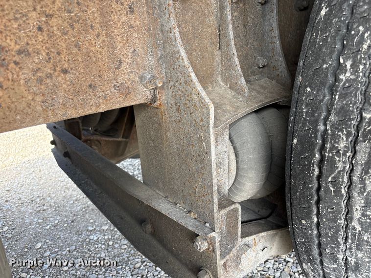 image for item EU0620 2009 Volvo VNM dump flatbed truck