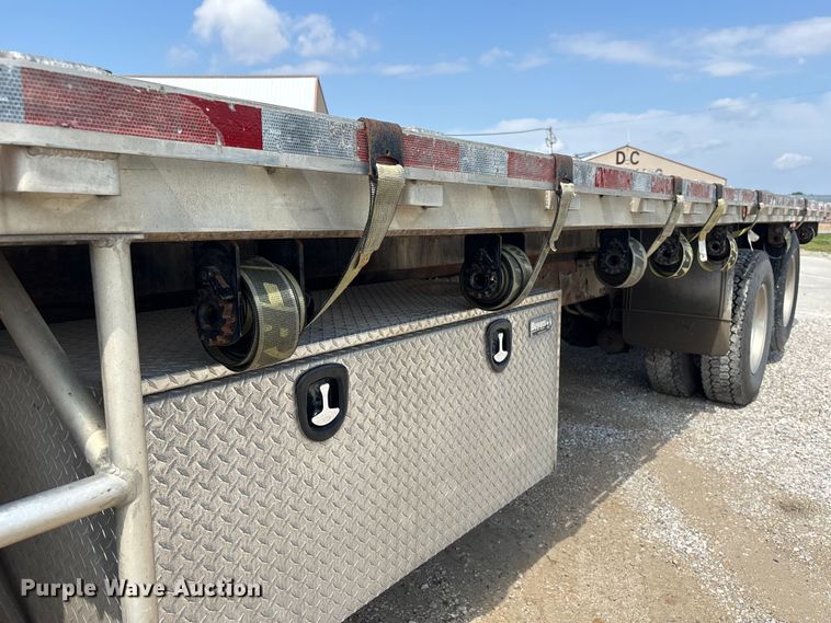 image for item EU0620 2009 Volvo VNM dump flatbed truck