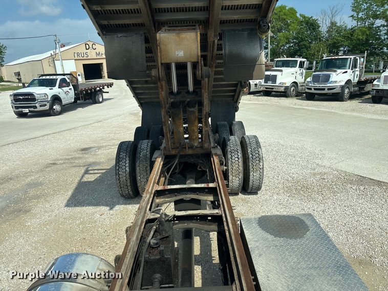 image for item EU0620 2009 Volvo VNM dump flatbed truck
