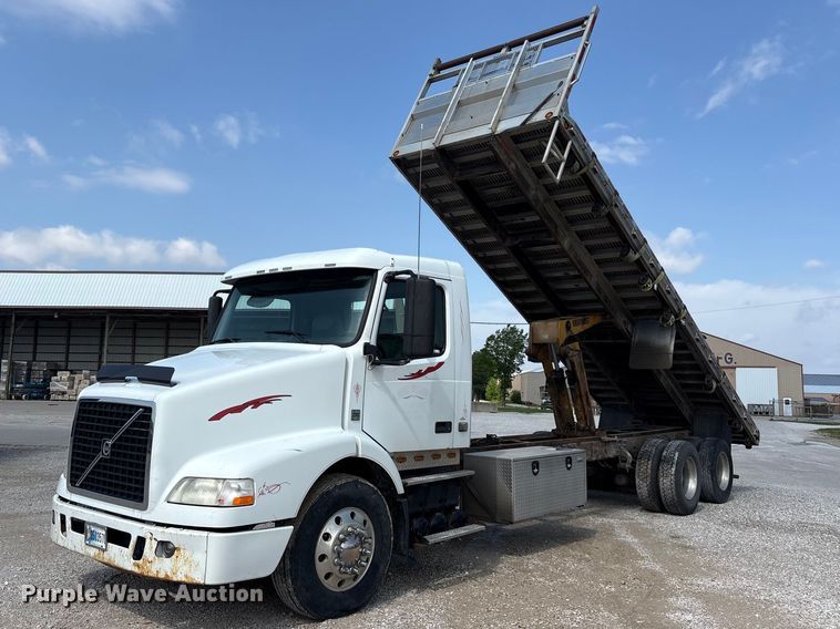 image for item EU0620 2009 Volvo VNM dump flatbed truck