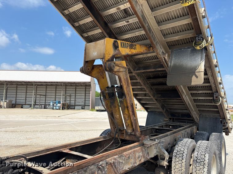 image for item EU0620 2009 Volvo VNM dump flatbed truck