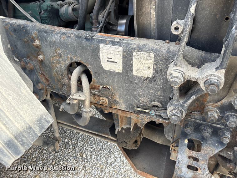 image for item EU0620 2009 Volvo VNM dump flatbed truck