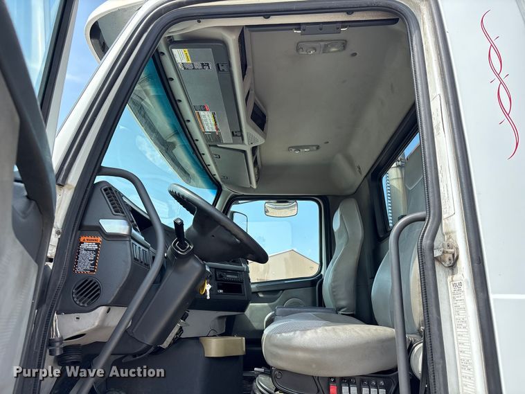 image for item EU0620 2009 Volvo VNM dump flatbed truck
