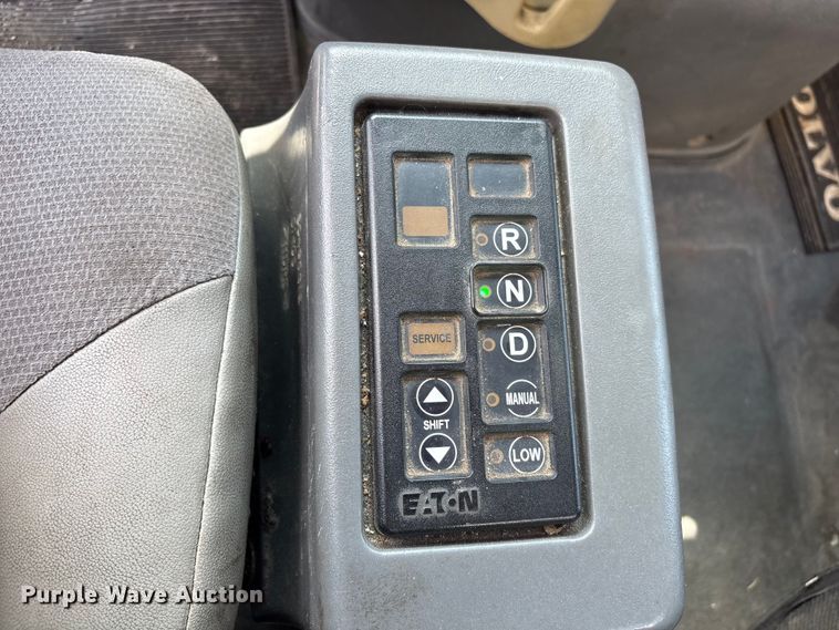 image for item EU0620 2009 Volvo VNM dump flatbed truck