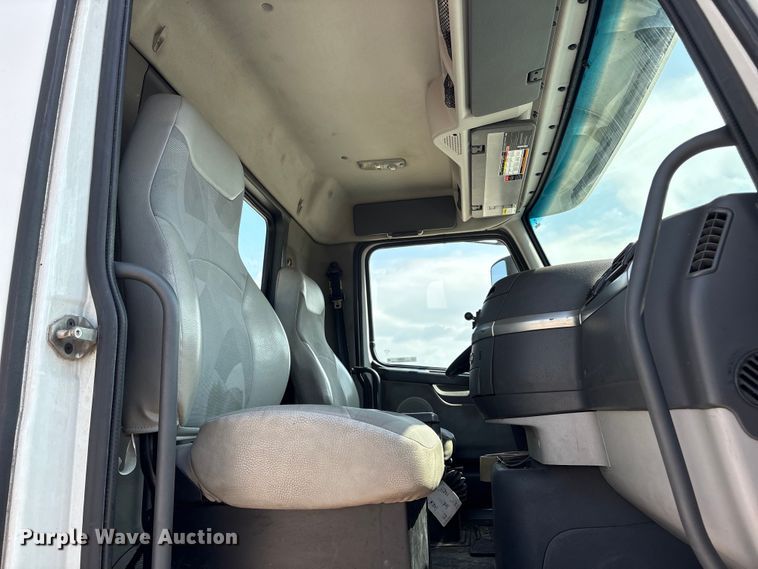 image for item EU0620 2009 Volvo VNM dump flatbed truck