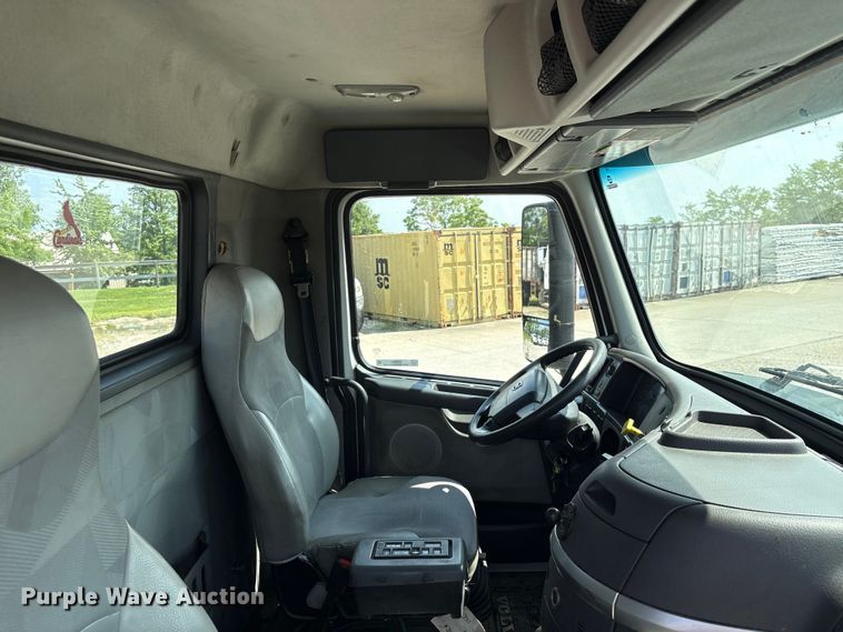 image for item EU0620 2009 Volvo VNM dump flatbed truck
