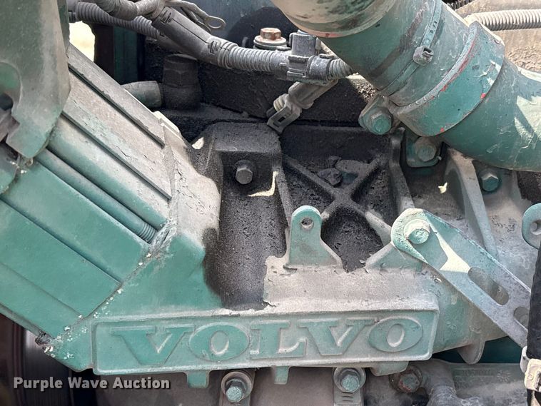 image for item EU0620 2009 Volvo VNM dump flatbed truck