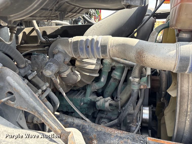 image for item EU0620 2009 Volvo VNM dump flatbed truck