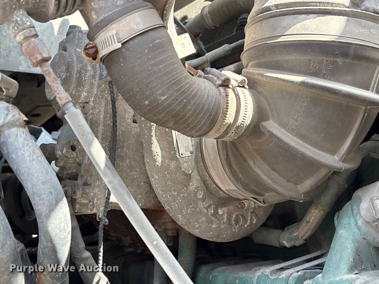 image for item EU0620 2009 Volvo VNM dump flatbed truck