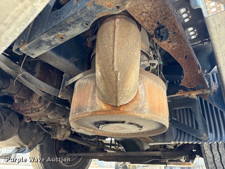image for item EU0620 2009 Volvo VNM dump flatbed truck