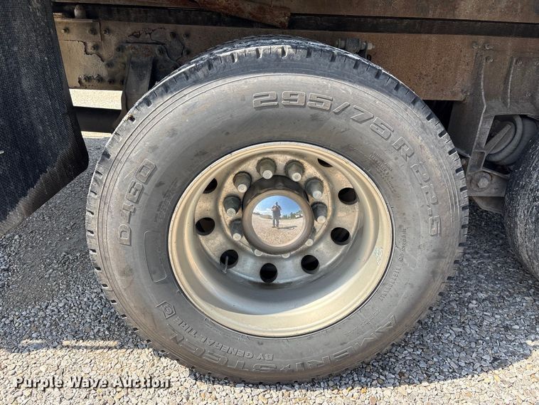 image for item EU0620 2009 Volvo VNM dump flatbed truck