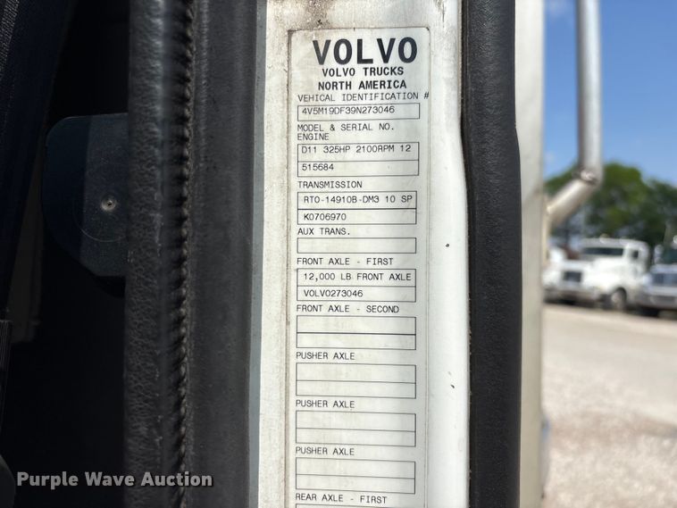 image for item EU0620 2009 Volvo VNM dump flatbed truck