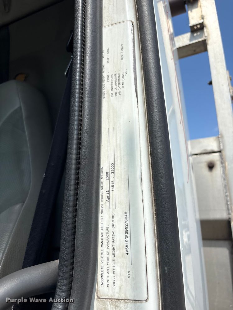 image for item EU0620 2009 Volvo VNM dump flatbed truck