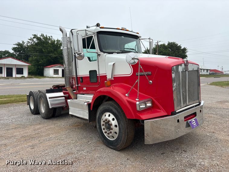 image for item EU5600 2013 Kenworth T800 semi truck