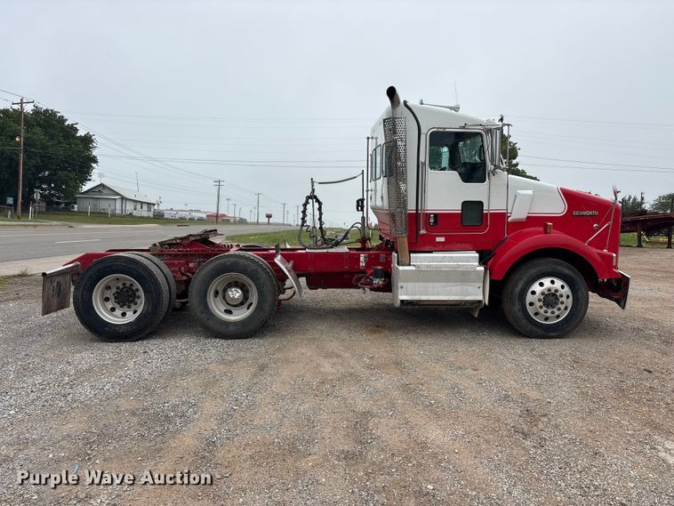 image for item EU5600 2013 Kenworth T800 semi truck
