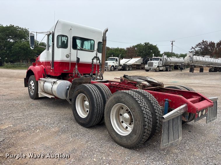 image for item EU5600 2013 Kenworth T800 semi truck