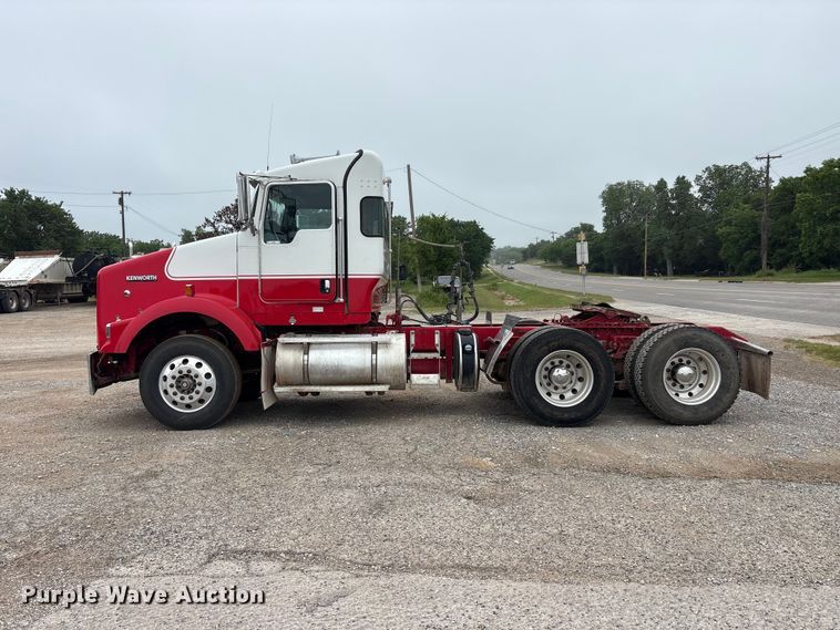 image for item EU5600 2013 Kenworth T800 semi truck