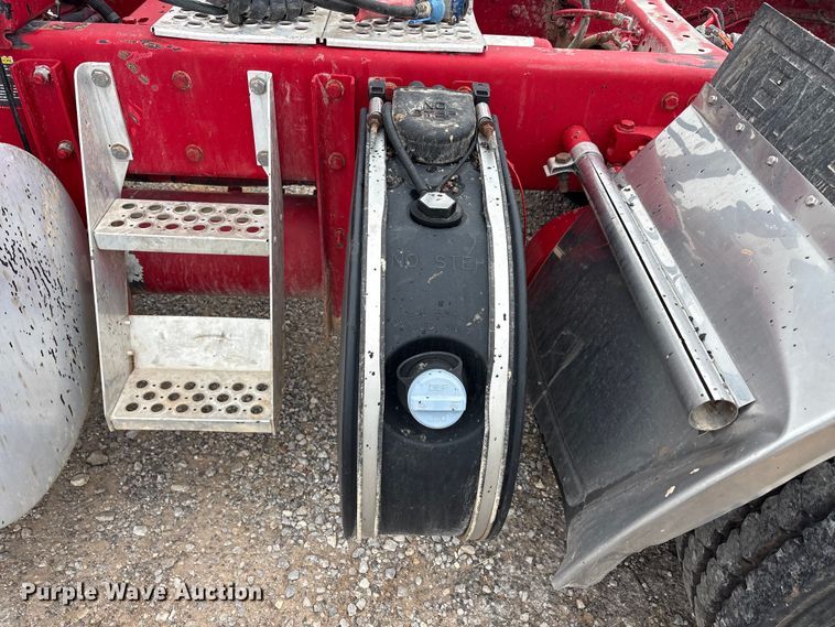 image for item EU5600 2013 Kenworth T800 semi truck
