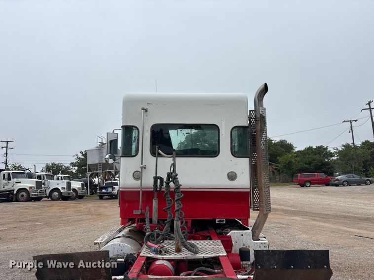 image for item EU5600 2013 Kenworth T800 semi truck