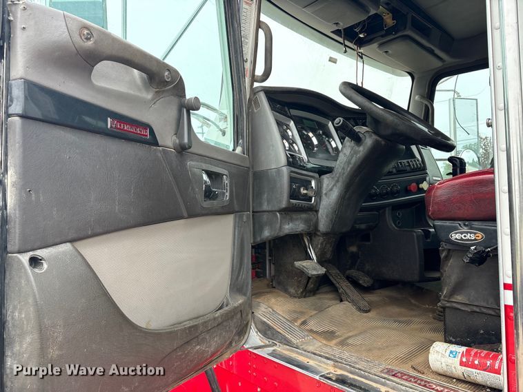 image for item EU5600 2013 Kenworth T800 semi truck