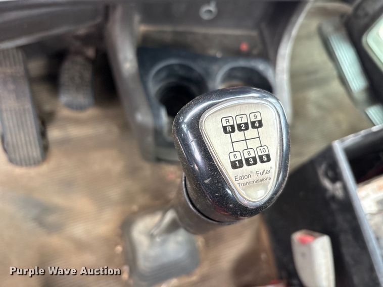 image for item EU5600 2013 Kenworth T800 semi truck