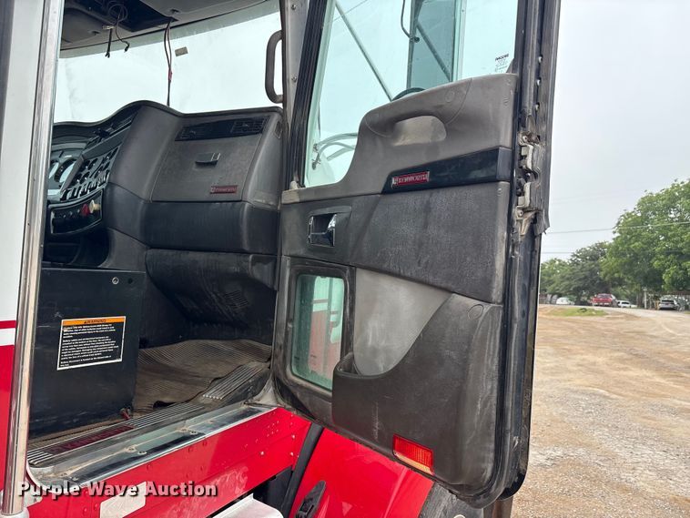 image for item EU5600 2013 Kenworth T800 semi truck